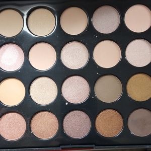 Style Essential Eyeshadow Palette